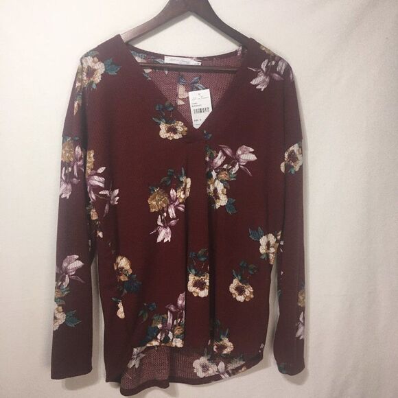 All In Favor V-Neck Floral Print Thermal Top - Picture 2 of 9